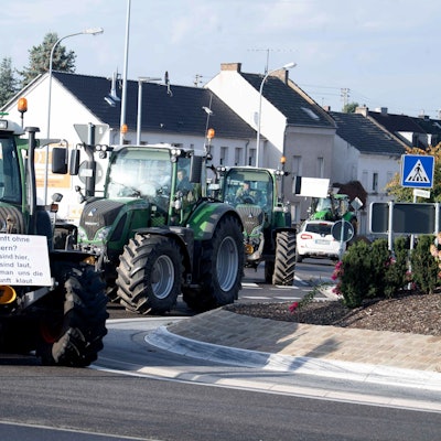 Das Bild zeigt einen Protest der Landwirte in Kuchenheim.