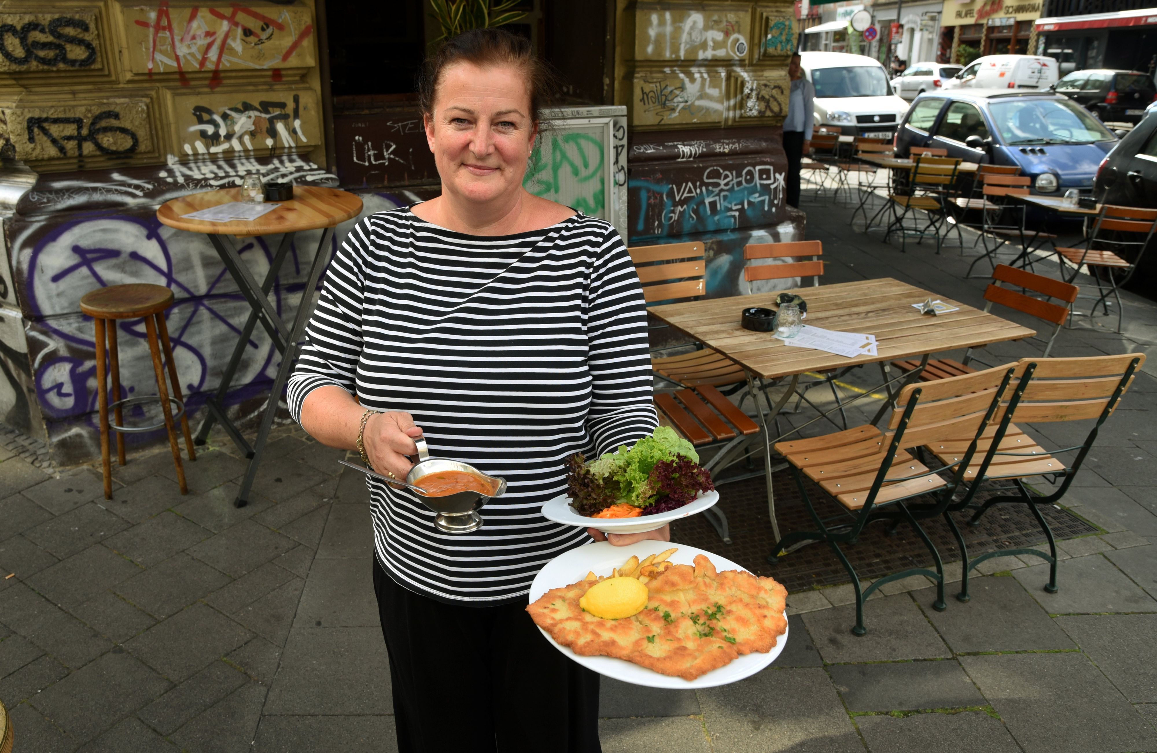 Maureen Wolf betreibt die Gaststätte „Oma Kleinmann“ (Archiv)