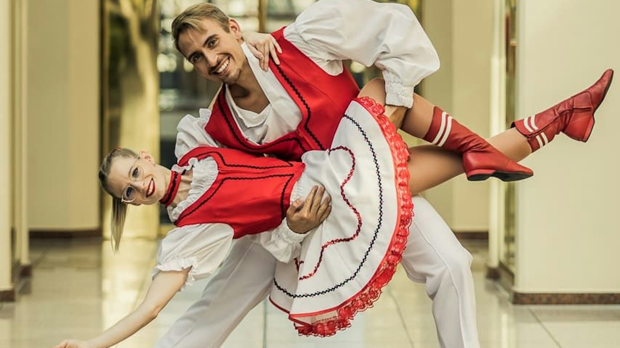 Sina Bender und Adrian Schiefke vom Tanzcorps Agrippina Colonia.
