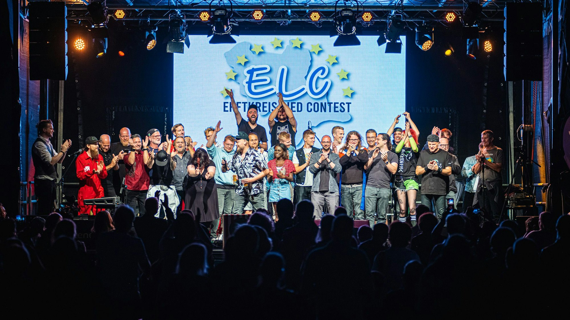 Das Foto zeigt die Siegerehrung beim dritten Erftkreis-Song-Contest im Jahr 2023.