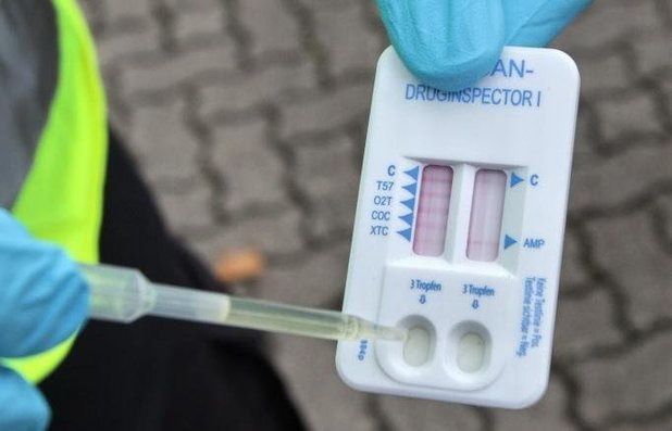 Das Bild zeigt einen Drogenschnelltest