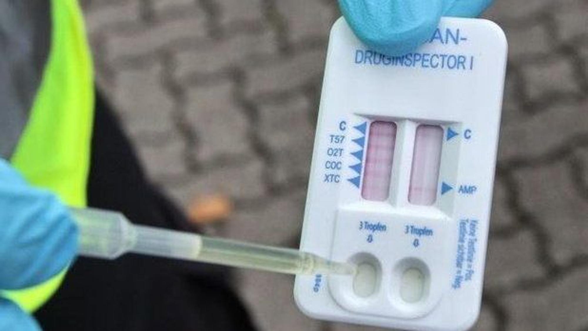 Das Bild zeigt einen Drogenschnelltest