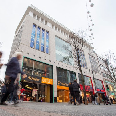 Outlets auf der Einkaufszone Schildergasse.