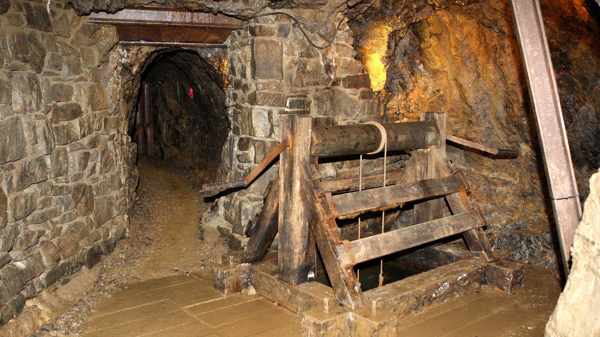 Ein Bergwerk im Inneren