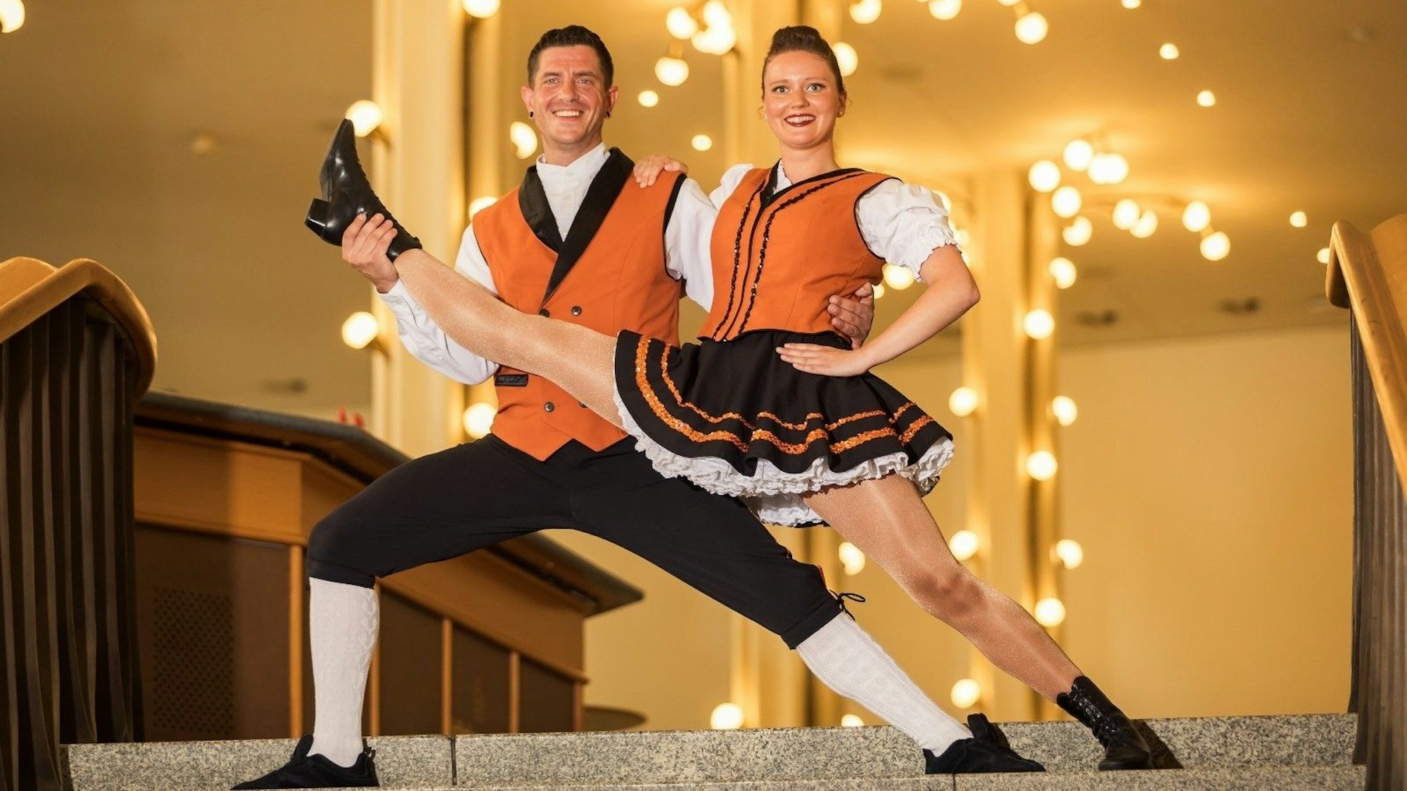 Emma Pawelski und Benjamin Tillmann von der Tanzgruppe Kölsche Greesberger.