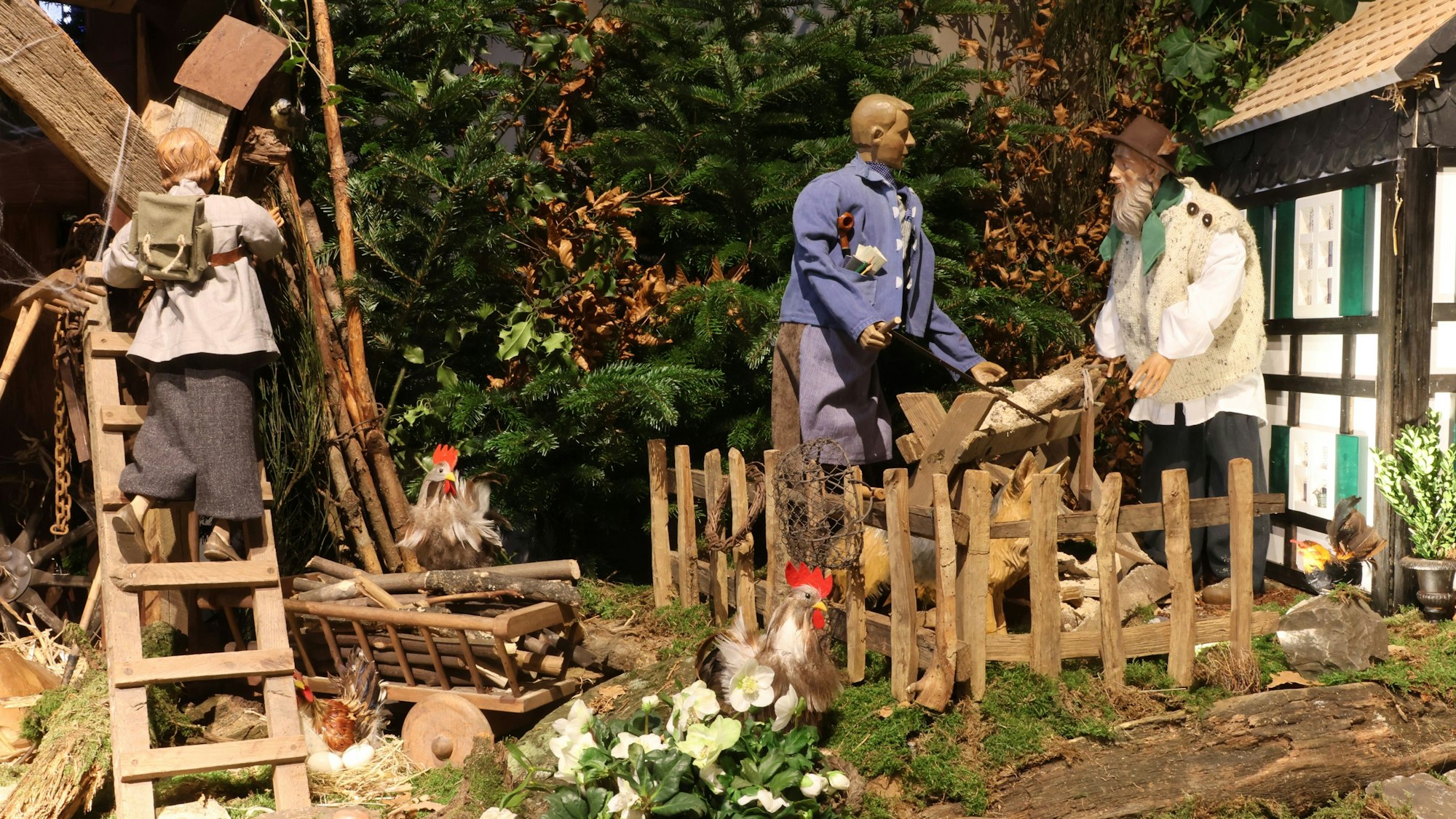 Wipperfürth: Die Krippe in St. Nikolaus zeigt bäuerliches Leben Anfang des 19. Jahrhunderts in vielen Details.