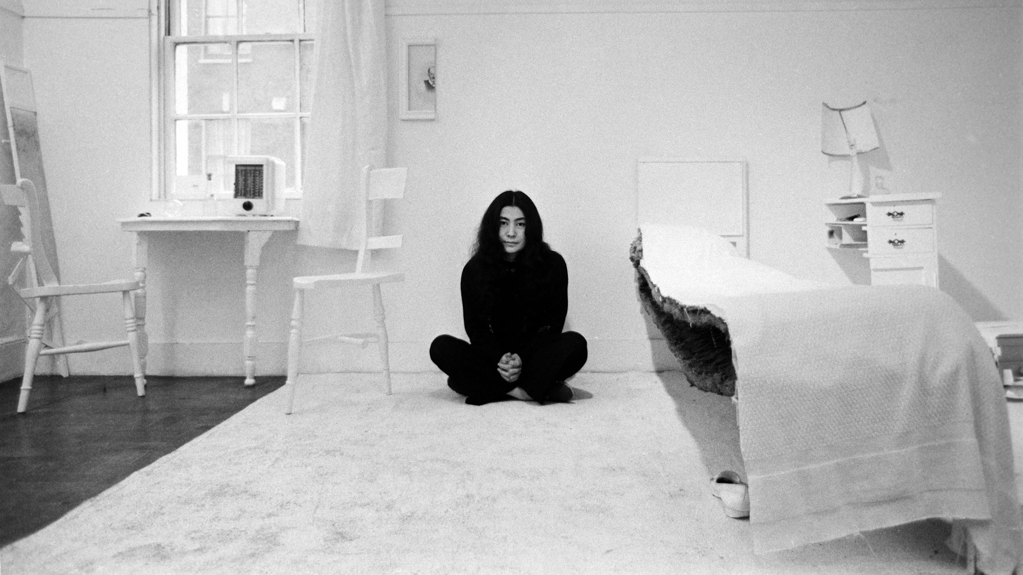 Wer 2024 eine große Yoko-Ono-Retrospektive sehen will, muss nach Düsseldorf fahren.