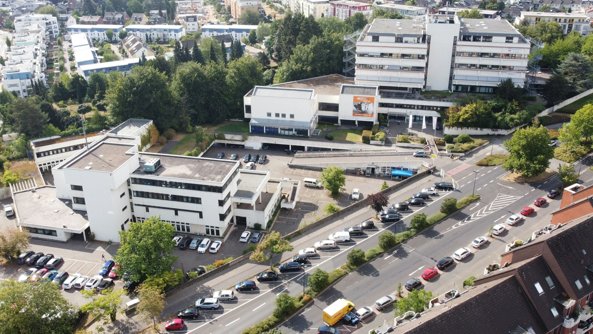 Das Bild zeigt das Gelände des alten Kreishauses in Hürth.
