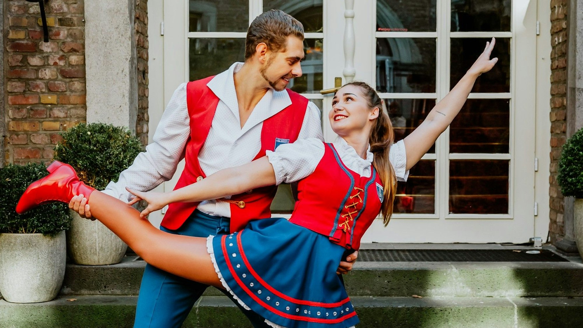 Sarah Marette und Dario Pirard von den Winzern und Winzerinnen vun d'r Bottmüll.