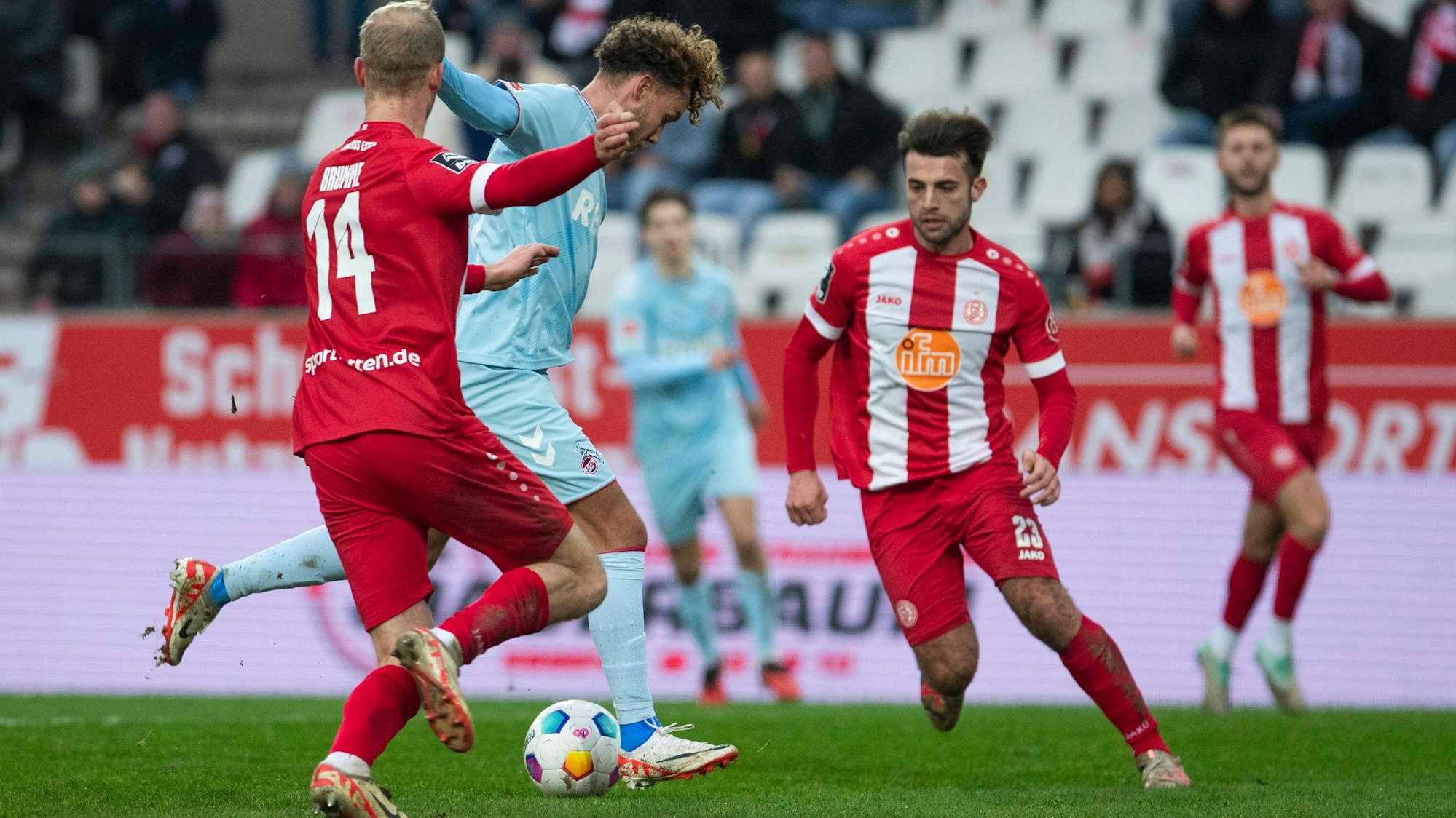 Testspiel, Rot-Weiss Essen - 1. FC Köln Luca Waldschmidt vom 1. FC Köln erzielt das Tor zum 3:2.