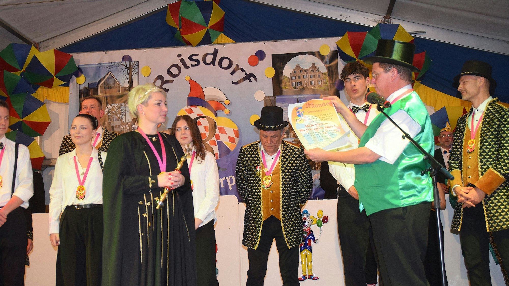 Diakon Adi Halbach „proklamaierte“ Maja I. und verlas die Proklamationsurkunde.