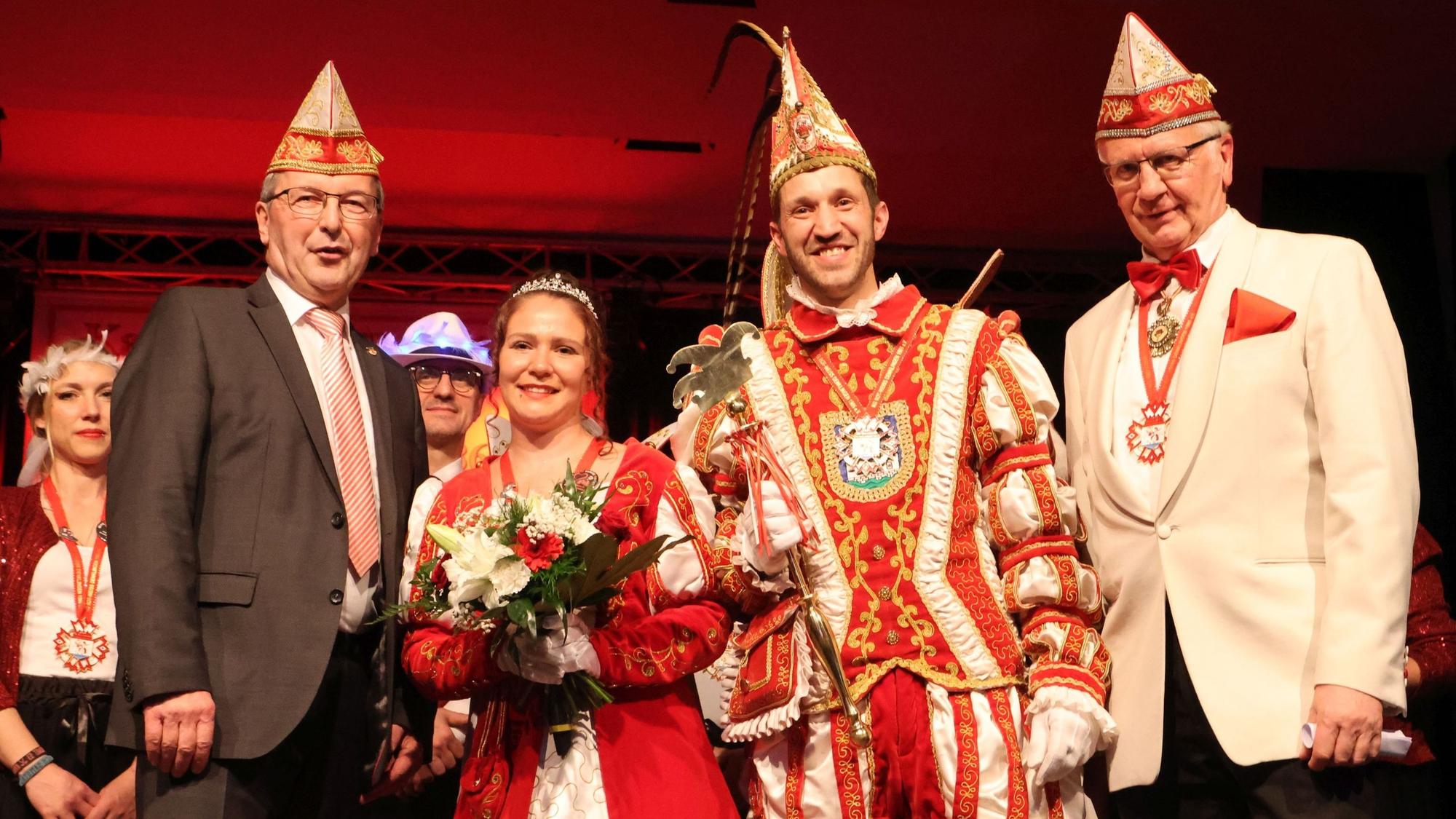 Proklamation der KG Rot-Weiß Denklingen.