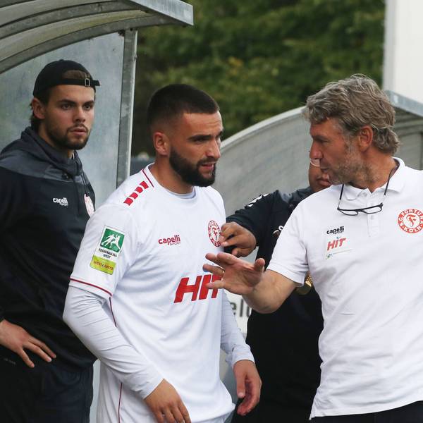 Regionallioga West, Saison 2023 - 2024, 9. Spieltag, 30.09.2023, Fortuna Düsseldorf U 23 - Fortuna Köln -- Markus von Ahlen wechselt Leon Demaj ein beide Fortuna Köln *** Regionallioga West, season 2023 2024, 9 matchday, 30 09 2023, Fortuna Düsseldorf U 23 Fortuna Köln Markus von Ahlen hires Leon Demaj both Fortuna Köln