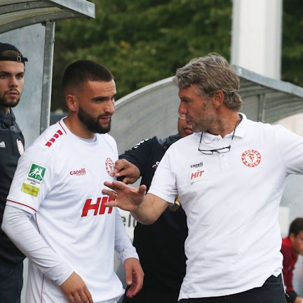 Regionallioga West, Saison 2023 - 2024, 9. Spieltag, 30.09.2023, Fortuna Düsseldorf U 23 - Fortuna Köln -- Markus von Ahlen wechselt Leon Demaj ein beide Fortuna Köln *** Regionallioga West, season 2023 2024, 9 matchday, 30 09 2023, Fortuna Düsseldorf U 23 Fortuna Köln Markus von Ahlen hires Leon Demaj both Fortuna Köln