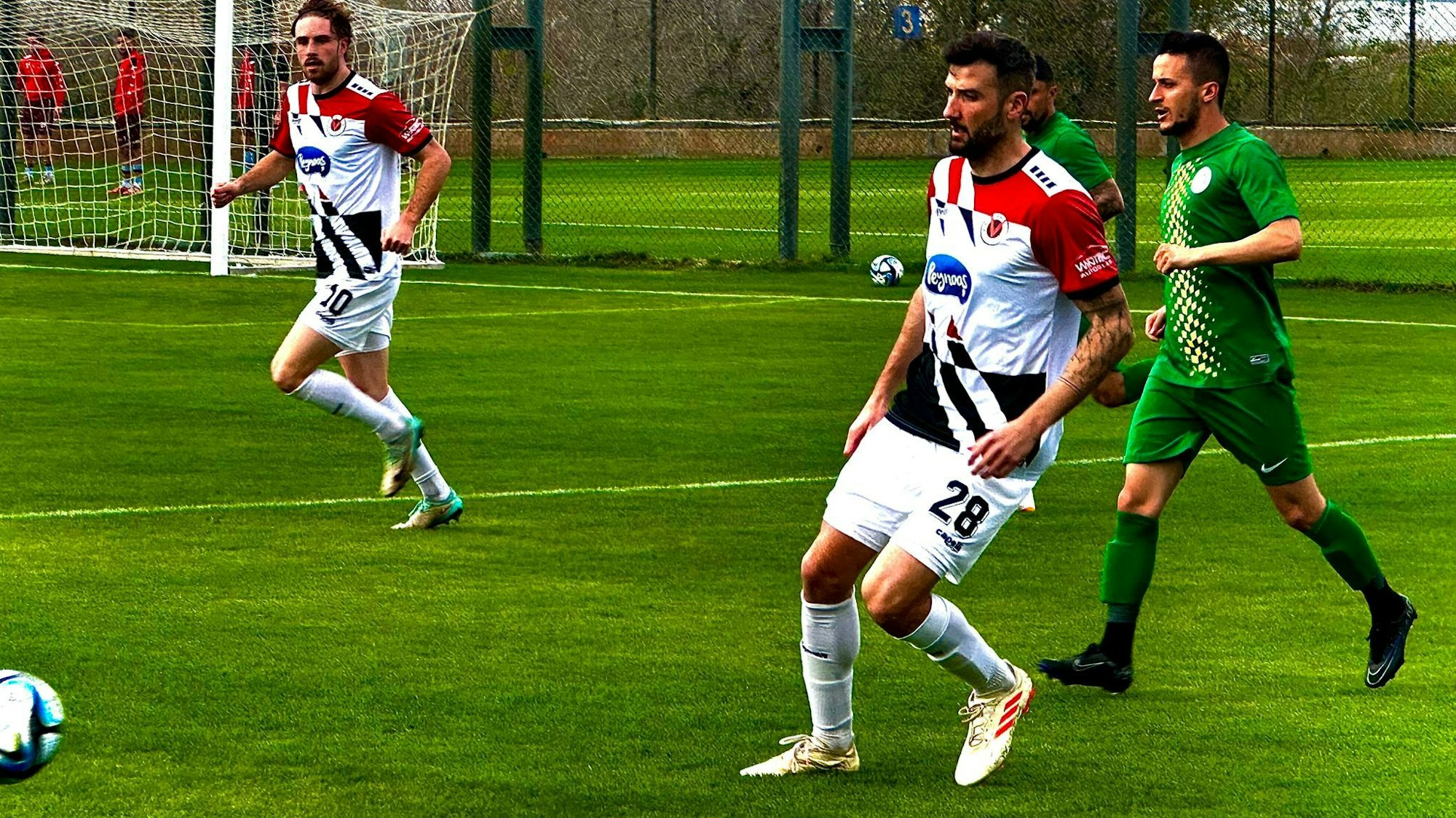 Viktoria Kölns Patrick Koronkiewicz im Testspiel gegen Sanliurfaspor im Trainingslager in Kundu