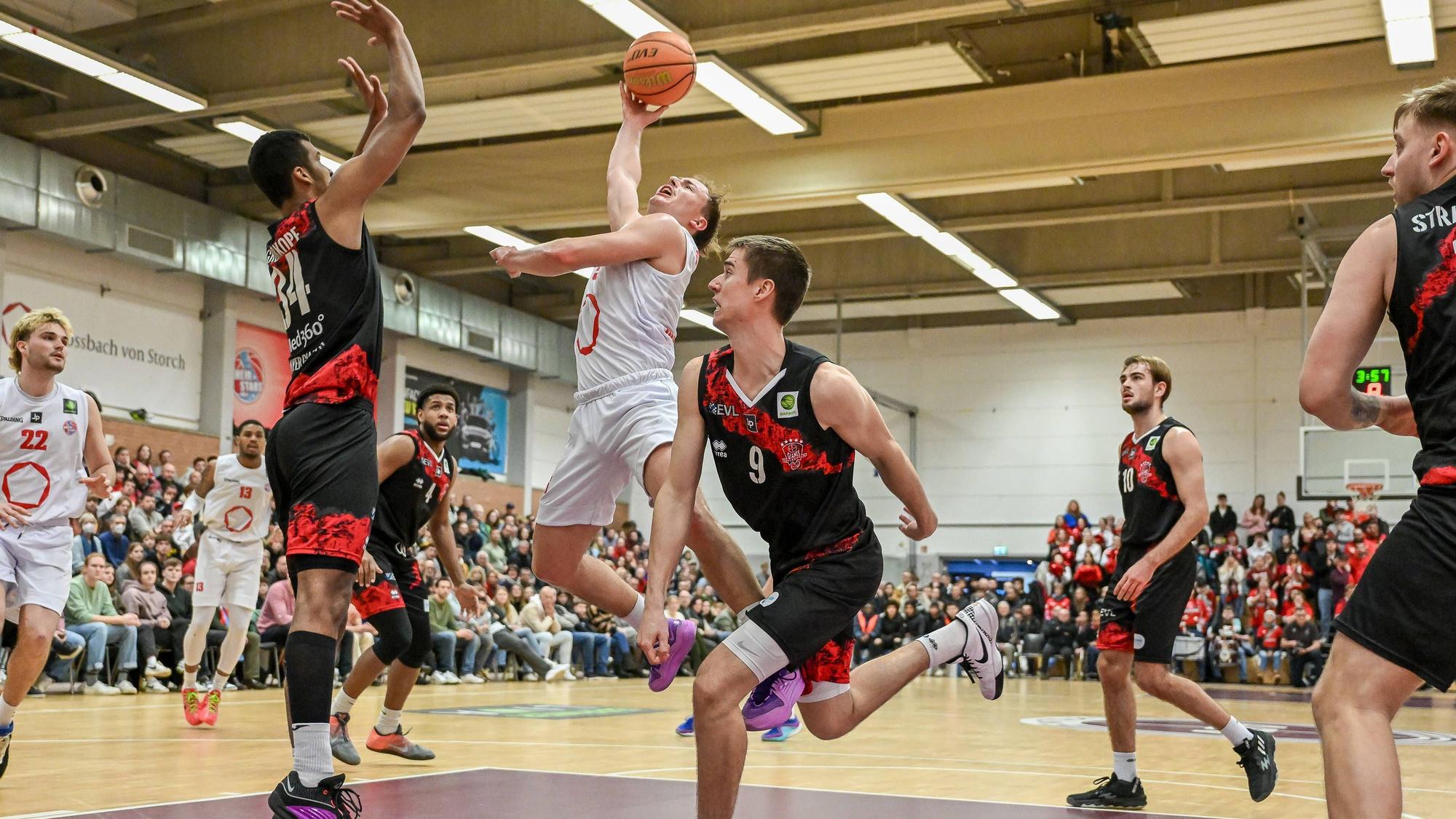 Barmer 2. Basketball Bundesliga ProB: Rheinstars Koeln vs. Bayer Giants Leverkusen, 06.01.2024 Rupert Hennen RheinStars Koeln 5, Barmer 2. Basketball Bundesliga ProB: Rheinstars Koeln vs. Bayer Giants Leverkusen am 06.01.2024 im ASV Koeln in Koeln Nordrhein-Westfalen *** Barmer 2 Basketball Bundesliga ProB Rheinstars Koeln vs Bayer Giants Leverkusen, 06 01 2024 Rupert Hennen RheinStars Koeln 5 , Barmer 2 Basketball Bundesliga ProB Rheinstars Koeln vs Bayer Giants Leverkusen on 06 01 2024 at ASV Koeln in Koeln North Rhine-Westphalia Copyright: xBEAUTIFULxSPORTS/Mueller-Laschetx