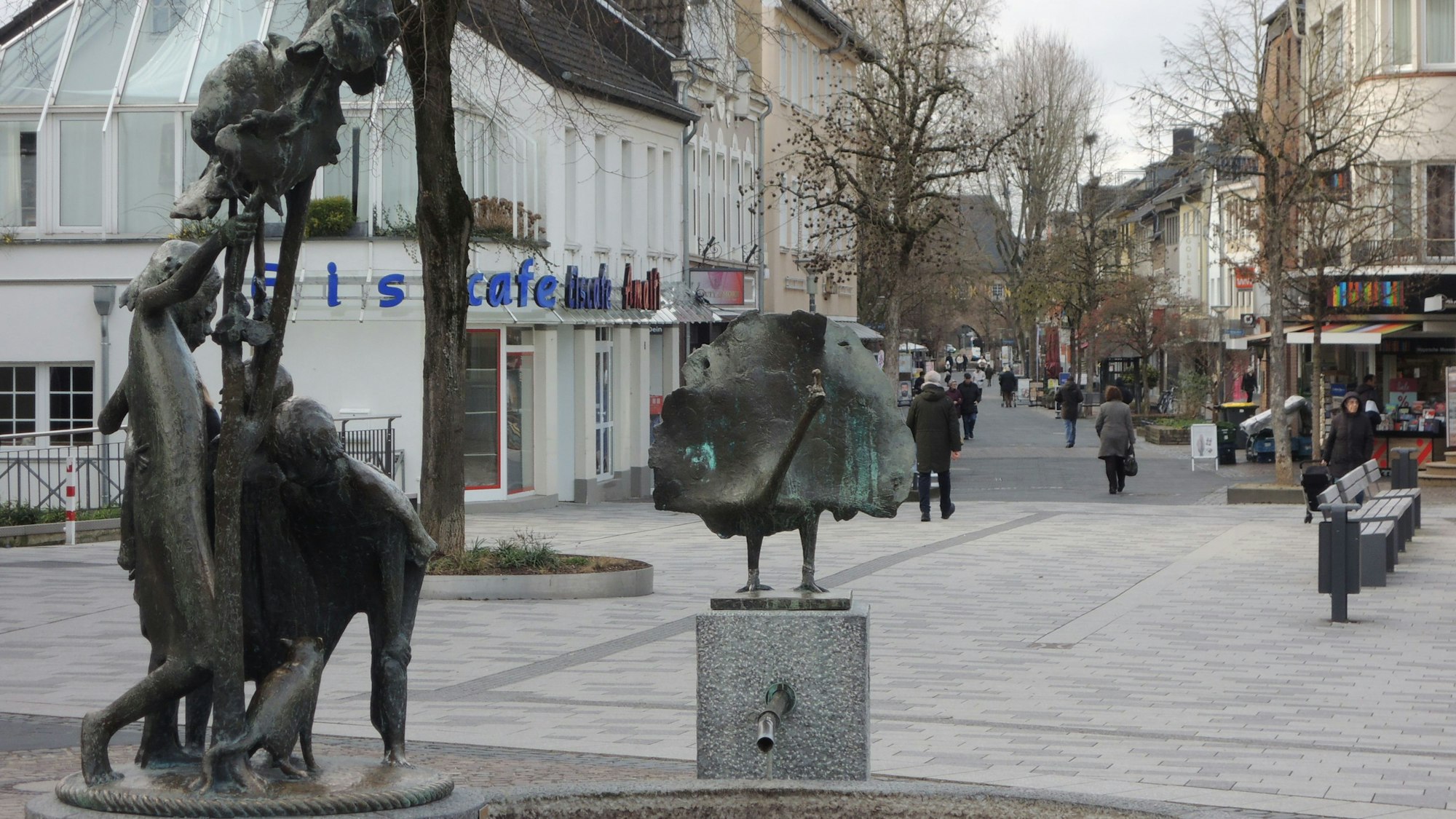 Ein Blick vom Brunnen zum Aachener Tor: Für die Umgestaltung der Bergheimer Fußgängerzone werden Ideen gesucht.