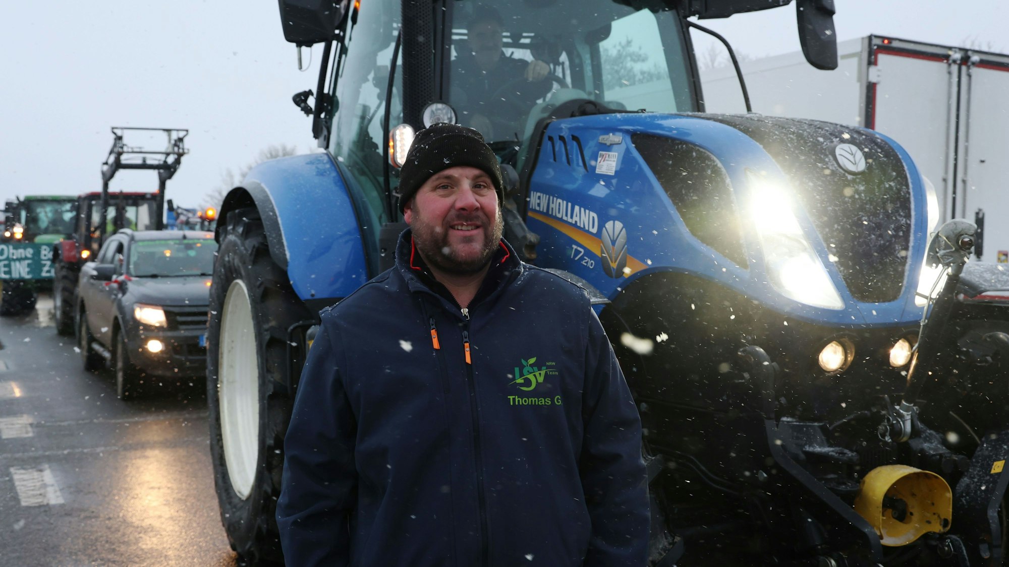 Landwirt Thomas Gräf war am frühen Morgen bei der Demo auf der B51, mittags sprach er bei der Kundgebung in Euskirchen.