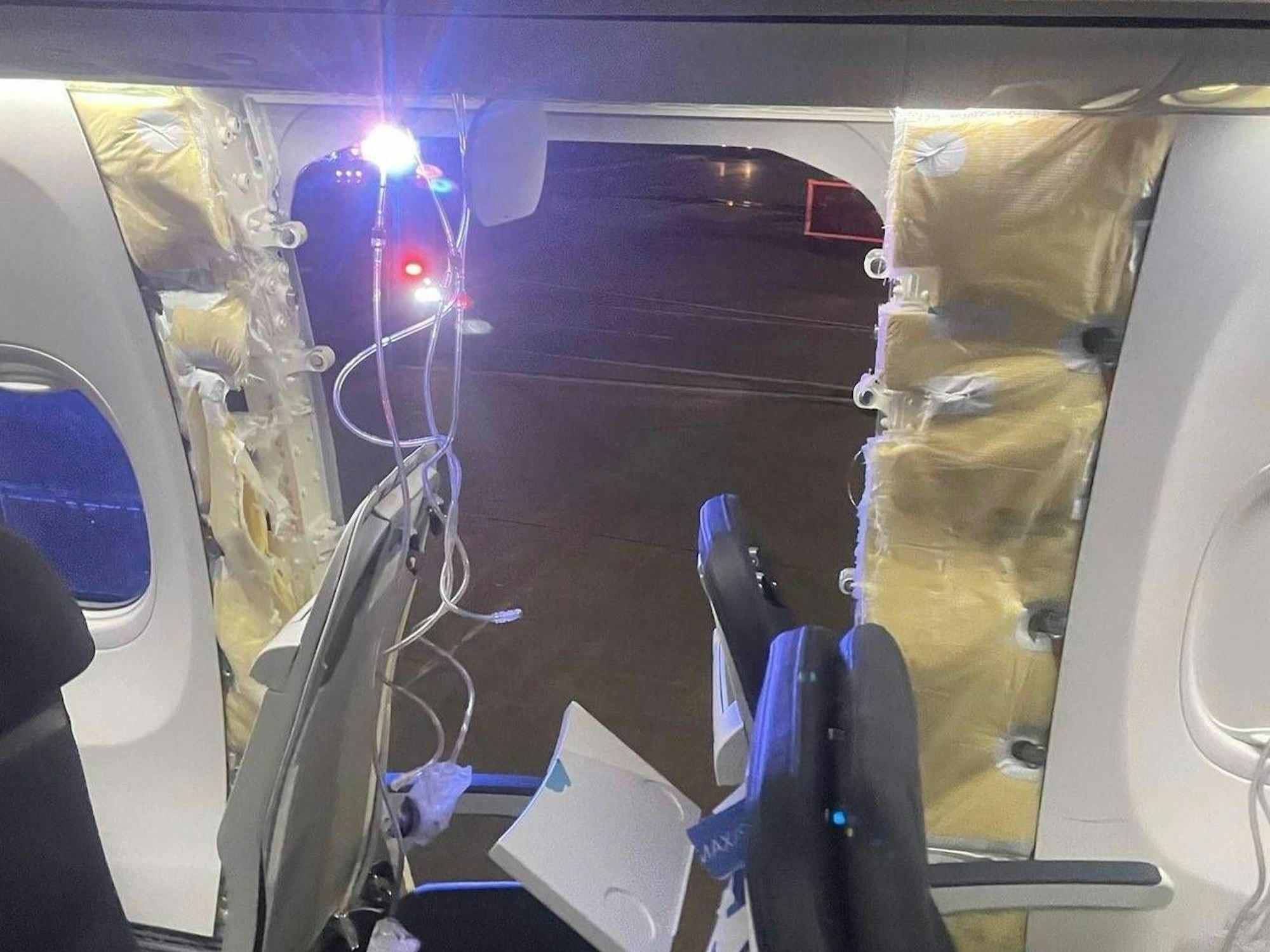 Hier war mal eine Flugzeugtür: Auf 3000 Meter Höhe riss bei einer Boeing 737-9 Max ein komplettes Flugzeugteil ab.