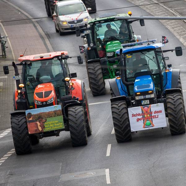 Die Bauernproteste auf der Siegburger Straße in Köln.