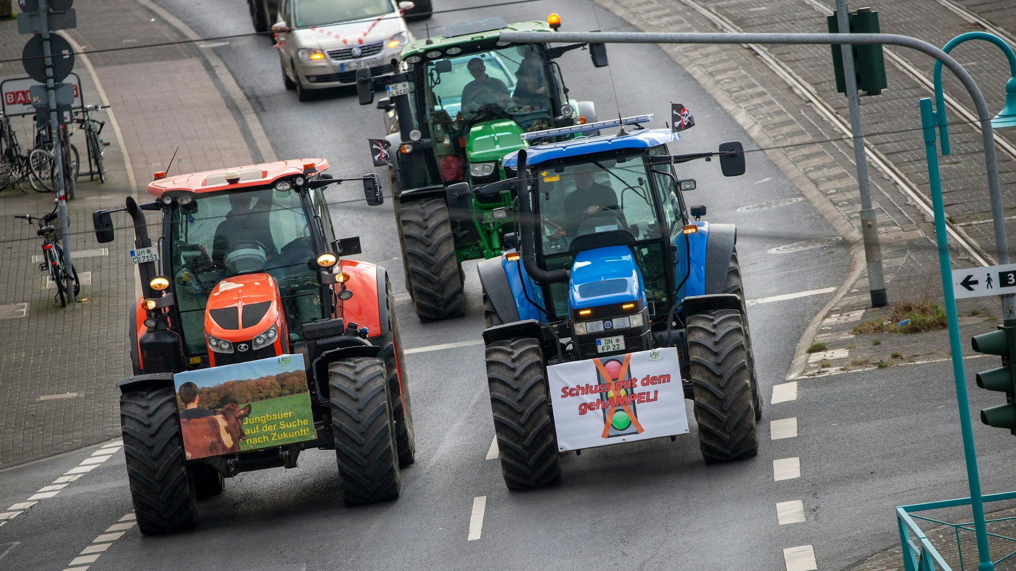 Die Bauernproteste auf der Siegburger Straße in Köln.