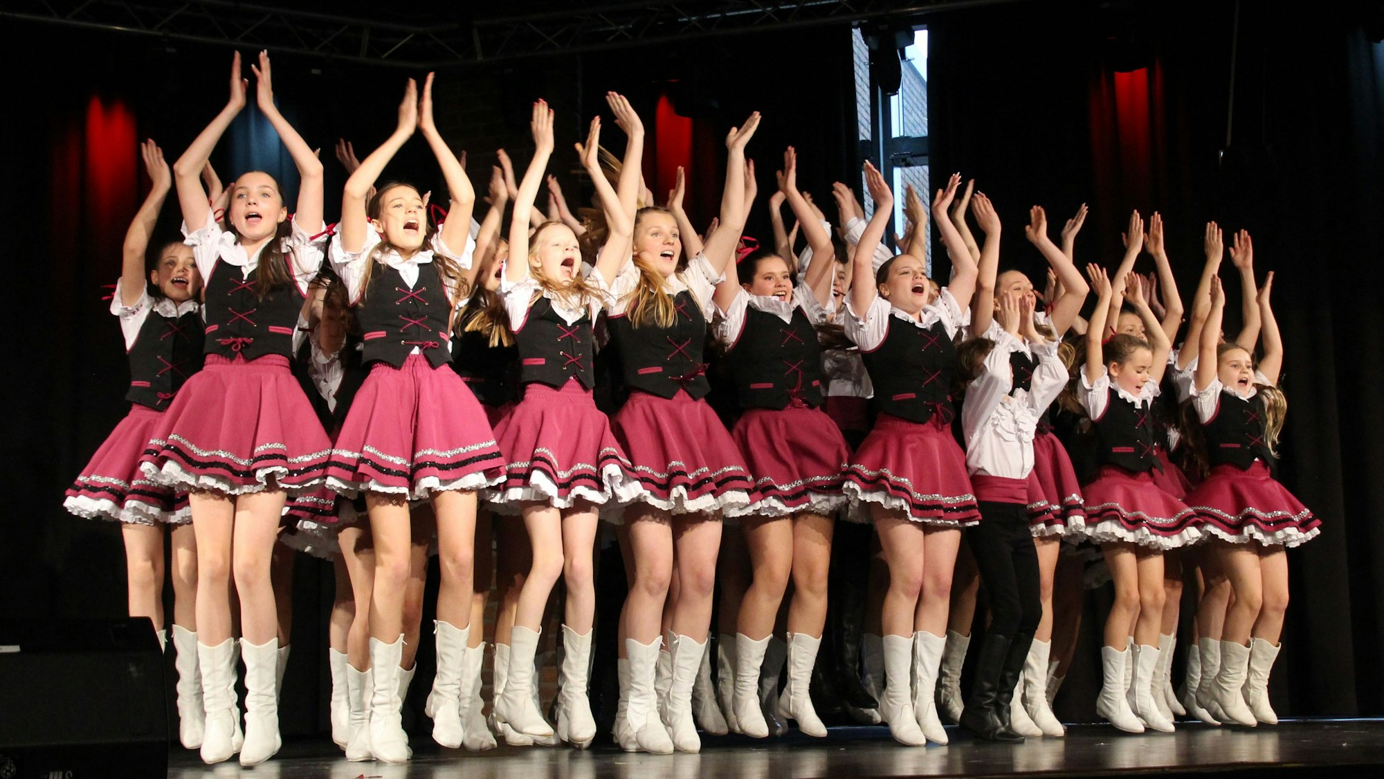 Die Nachwuchstanzgruppe der Höppemötzjer.