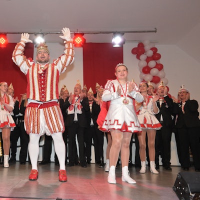 Heiligenhaus hüpft vor Begeisterung. Prinz Dennis I. auch.