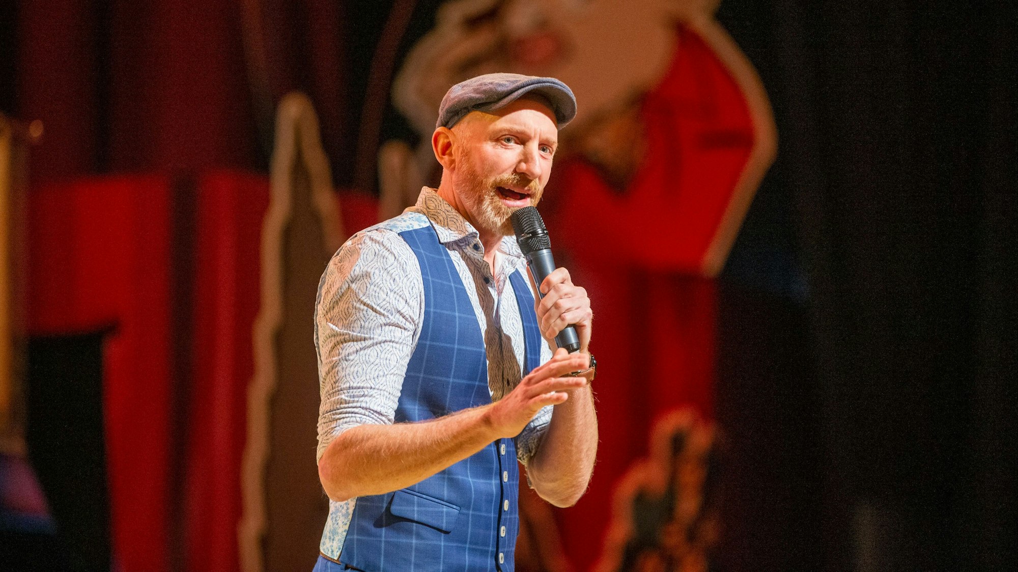 Martin Schopps auf der Bühne des Sartory.