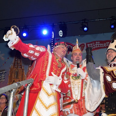 Für sie wird ein Traum wahr: Prinz Christian I. , Bauer Andreas (r.) und Jungfrau Viola (l.) erobern die Bühne.