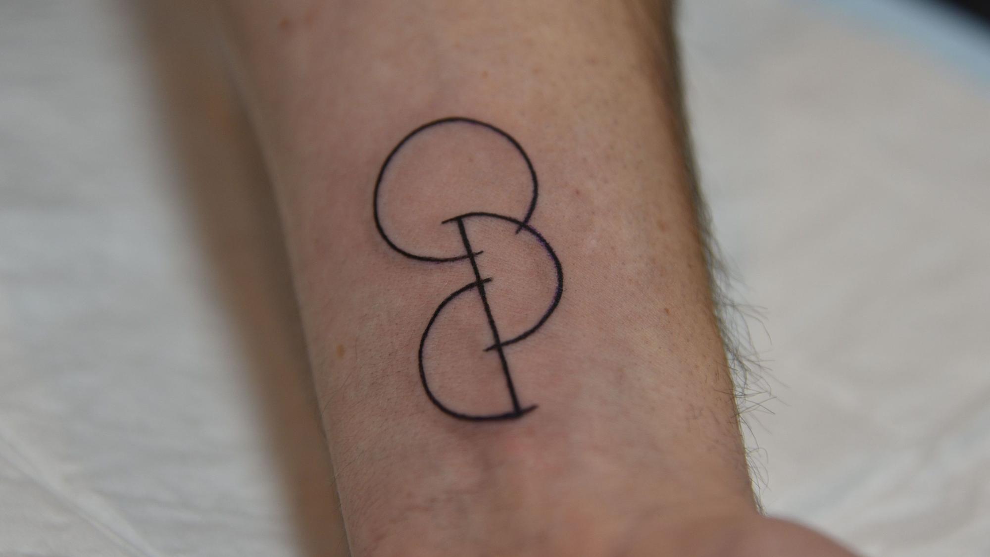 Tätowiertes Organspende-Symbol