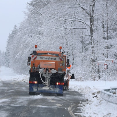 In Köln und der Region bleibt es eisig. Nach eisigen Temperaturen zum Jahresbeginn sollen in den nächsten Tagen teils starke Schneefälle über Nordrhein-Westfalen ziehen. Der DWD warnt vor Frost und glatten Straßen. (Archivbild)