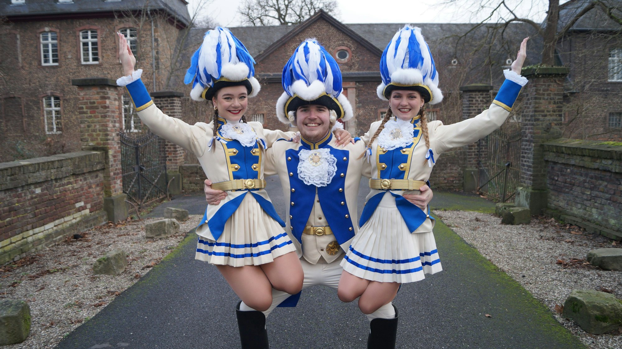 Caroline Bäumer, Enrico Huben und Lara Müller von den Blau-Wiesse Funke Wahn.