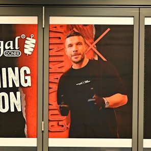 Werbeplakat für den Podolski-Döner in Gummersbach.