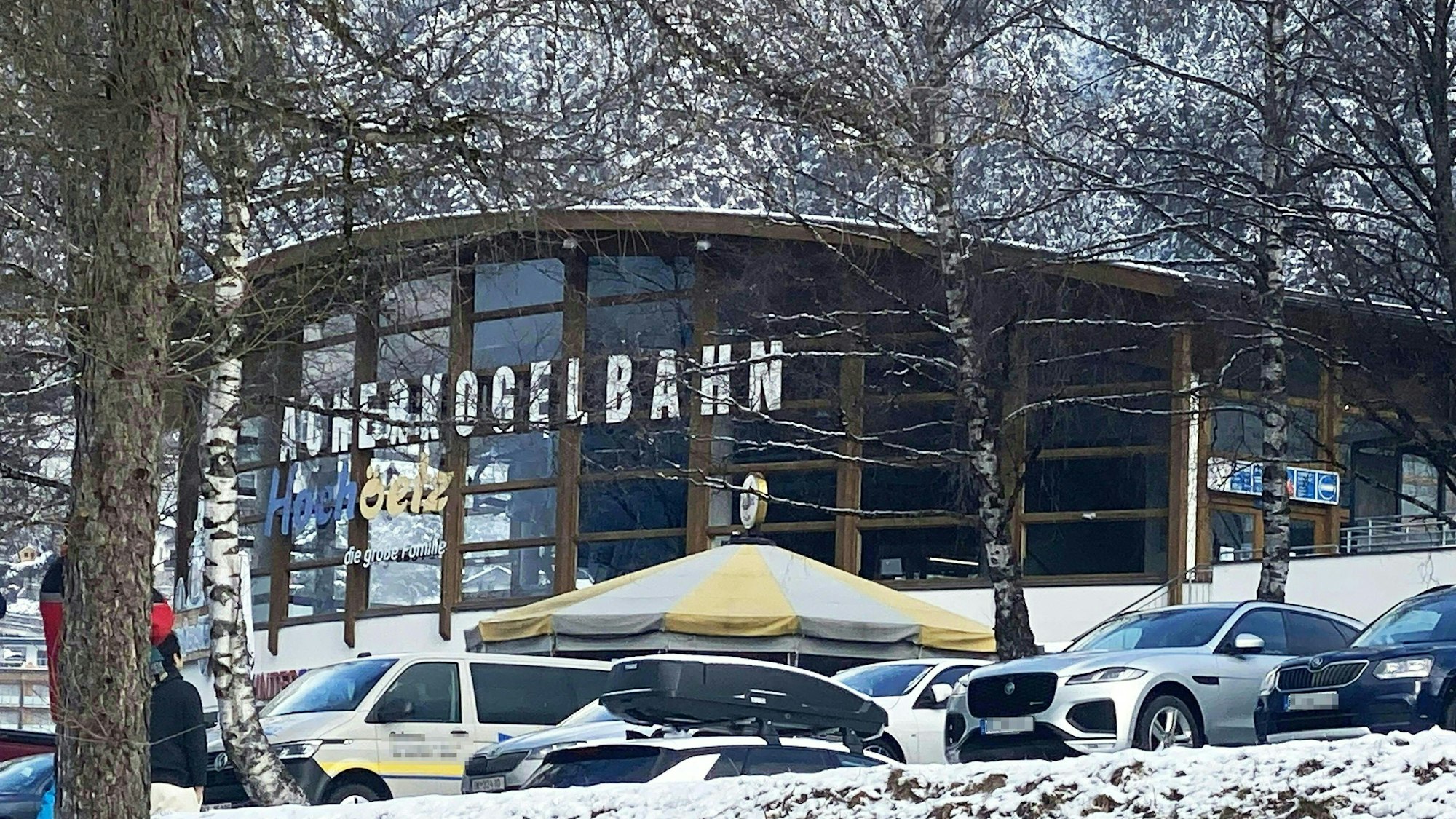 Die Talstation der Acherkogelbahn im Skigebiet Hochoetz in den Ötztaler Alpen. Bei einem Gondelunglück sind vier Menschen schwer verletzt worden.