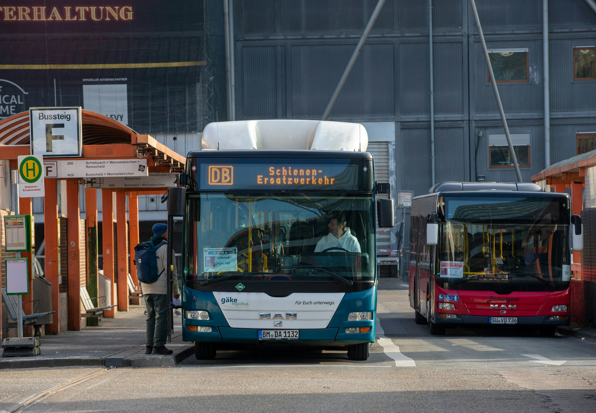 Schienenersatzverkehr ersetzt einige Regionalverbindungen, wie hier den RE22 und die RB24 nach Erftstadt.