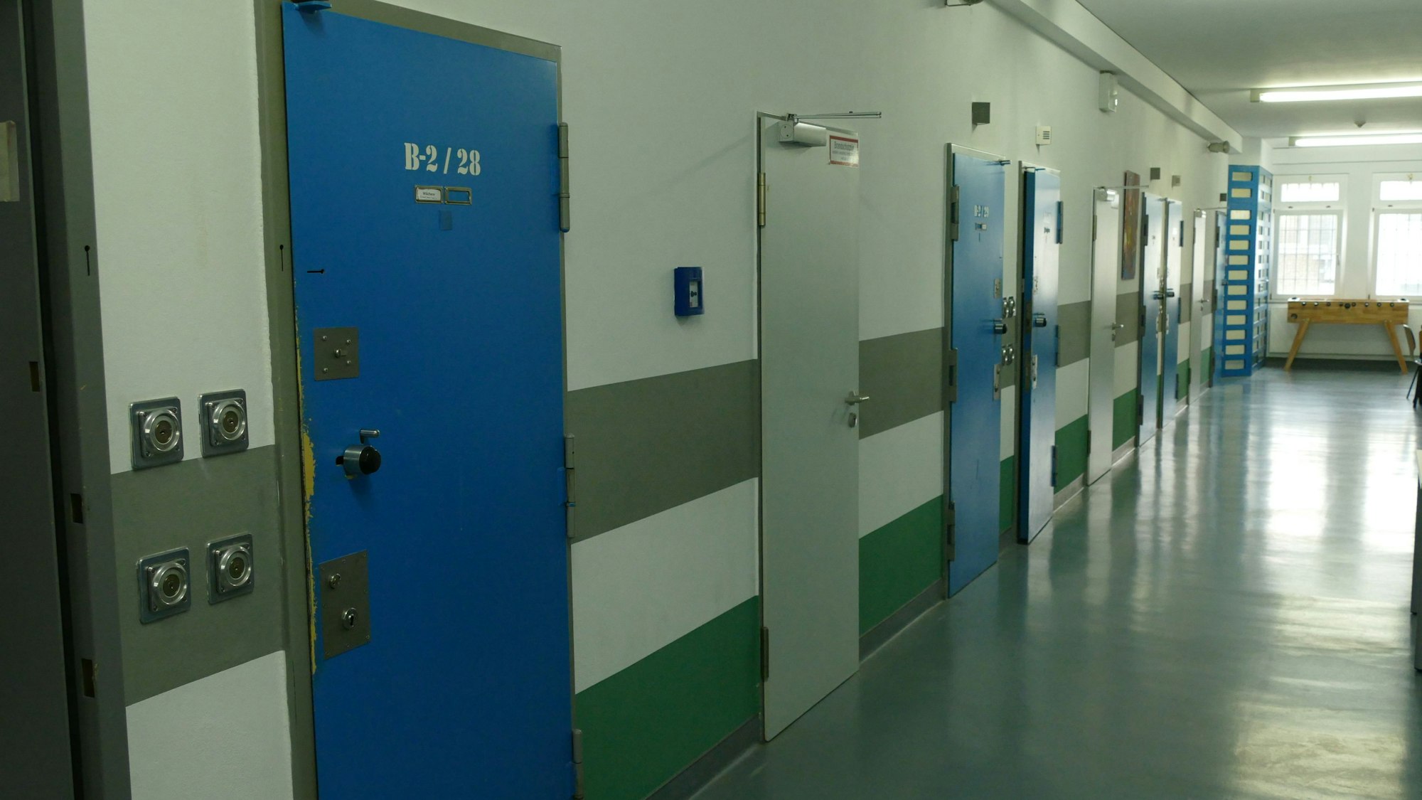 Die Zellen im Therapie-Trakt der JVA Rheinbach von außen.