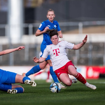 GOOGLE PIXEL Frauen Bundesliga: 1. FC Köln - SGS Essen 16.12.2023 Zweikampf Laura Pucks SGS Essen, 15, Adriana Achcinska 1. FC Köln, 9 GOOGLE PIXEL Frauen Bundesliga, 1. FC Köln - SGS Essen, Koeln, Franz-Kremer-Stadion am 16.12.2023 DFB REGULATIONS PROHIBIT ANY USE OF PHOTOGRAPHS AS IMAGE SEQUENCES AND/OR QUASI-VIDEO. *** GOOGLE PIXEL Frauen Bundesliga 1 FC Köln SGS Essen 16 12 2023 duel Laura Pucks SGS Essen, 15 , Adriana Achcinska 1 FC Köln, 9 GOOGLE PIXEL Frauen Bundesliga, 1 FC Köln SGS Essen, Koeln, Franz Kremer Stadion am 16 12 2023 DFB REGULATIONS PROHIBIT ANY USE OF PHOTOGRAPHS AS IMAGE SEQUENCES AND OR QUASI VIDEO Copyright: xBEAUTIFULxSPORTS/Wunderlx