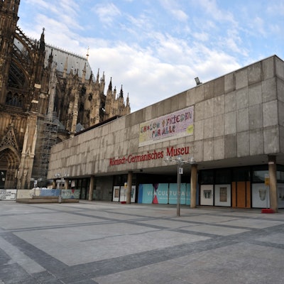 Das seit Ende 2018 geschlossene Römisch-Germanische Museum (RGM) am Kölner Roncalliplatz.
