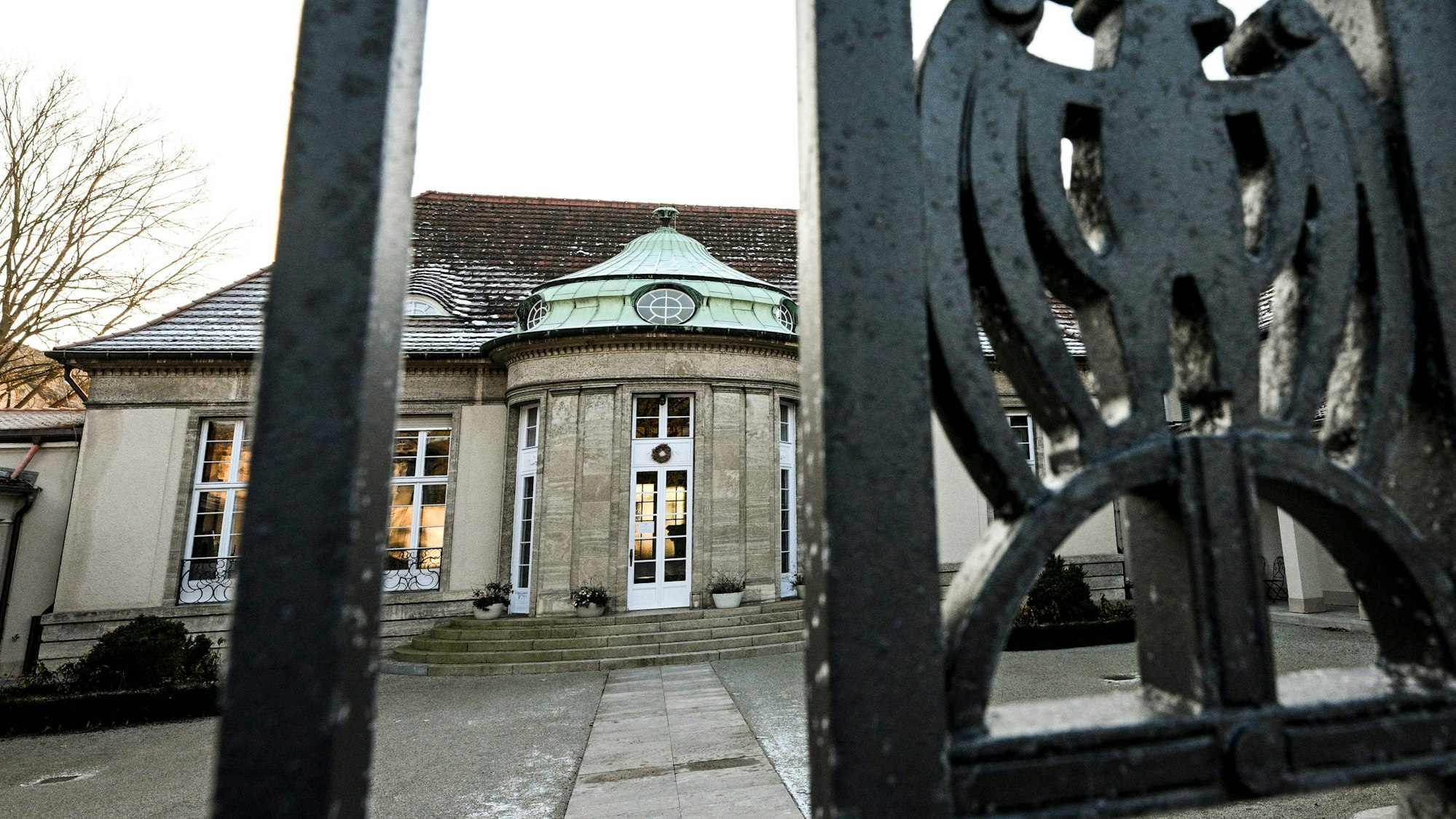 In diesem Hotel in Potsdam trafen sich offenbar hochrangige Politiker, Großunternehmer und Rechtsextremisten, um die Vertreibung von Millinonen Deutschen zu besprechem.