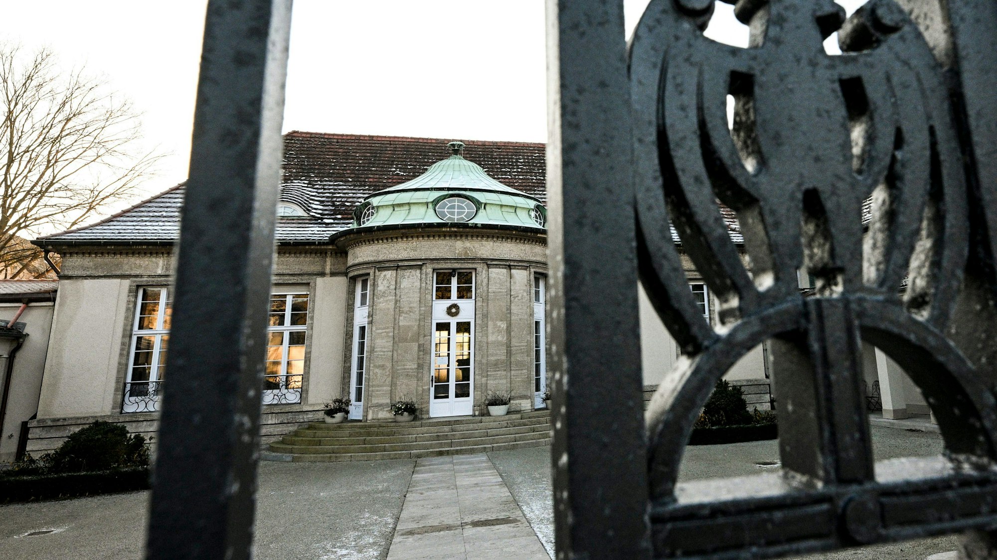 In diesem Hotel in Potsdam trafen sich offenbar hochrangige Politiker, Großunternehmer und Rechtsextremisten, um die Vertreibung von Millinonen Deutschen zu besprechem.