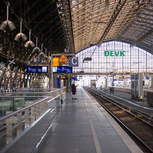 Rund 80 Prozent des Fernverkehrs steht noch bis Freitagabend um 18 Uhr still — auch in Köln.