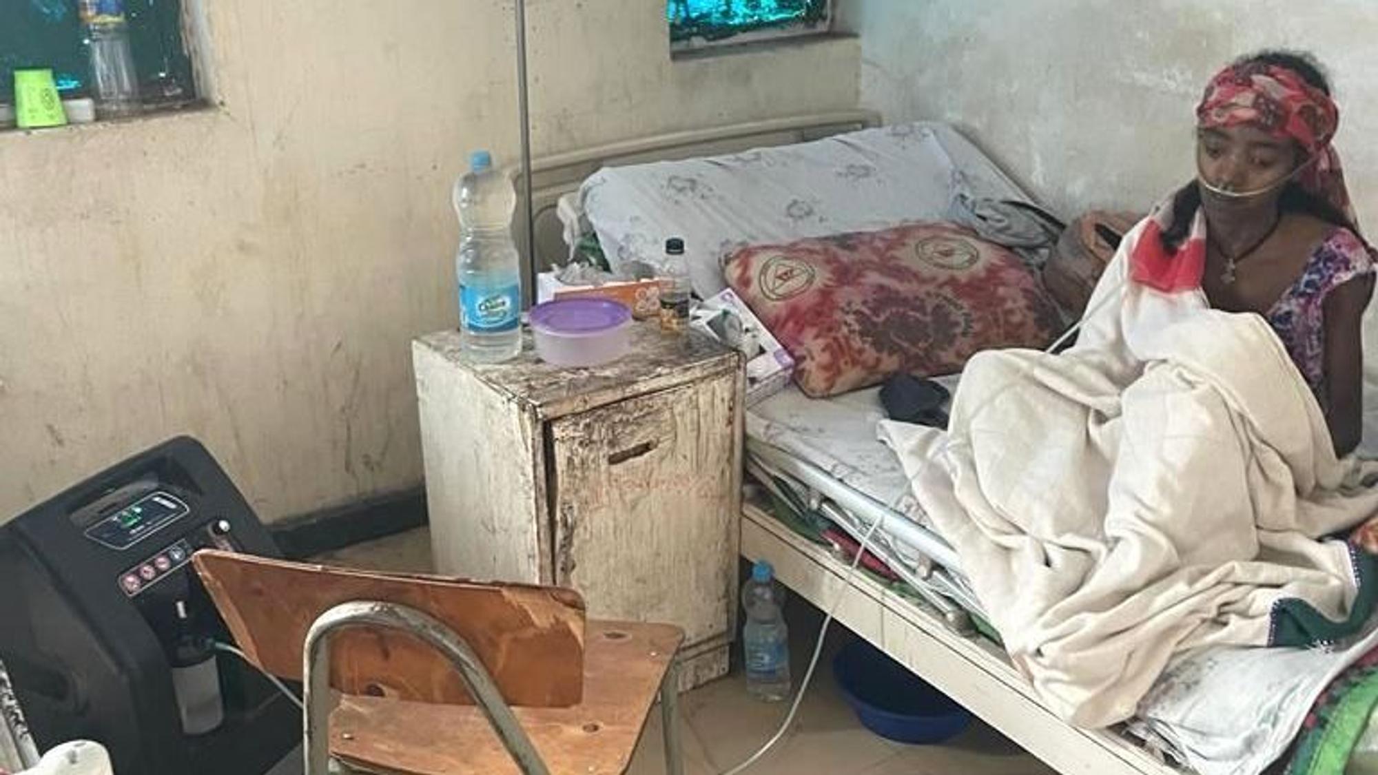Die Zustände in den Krankenhäusern in Lalibela in Äthiopien sind katastrophal. Hier wartet ein Mädchen auf eine Operation.