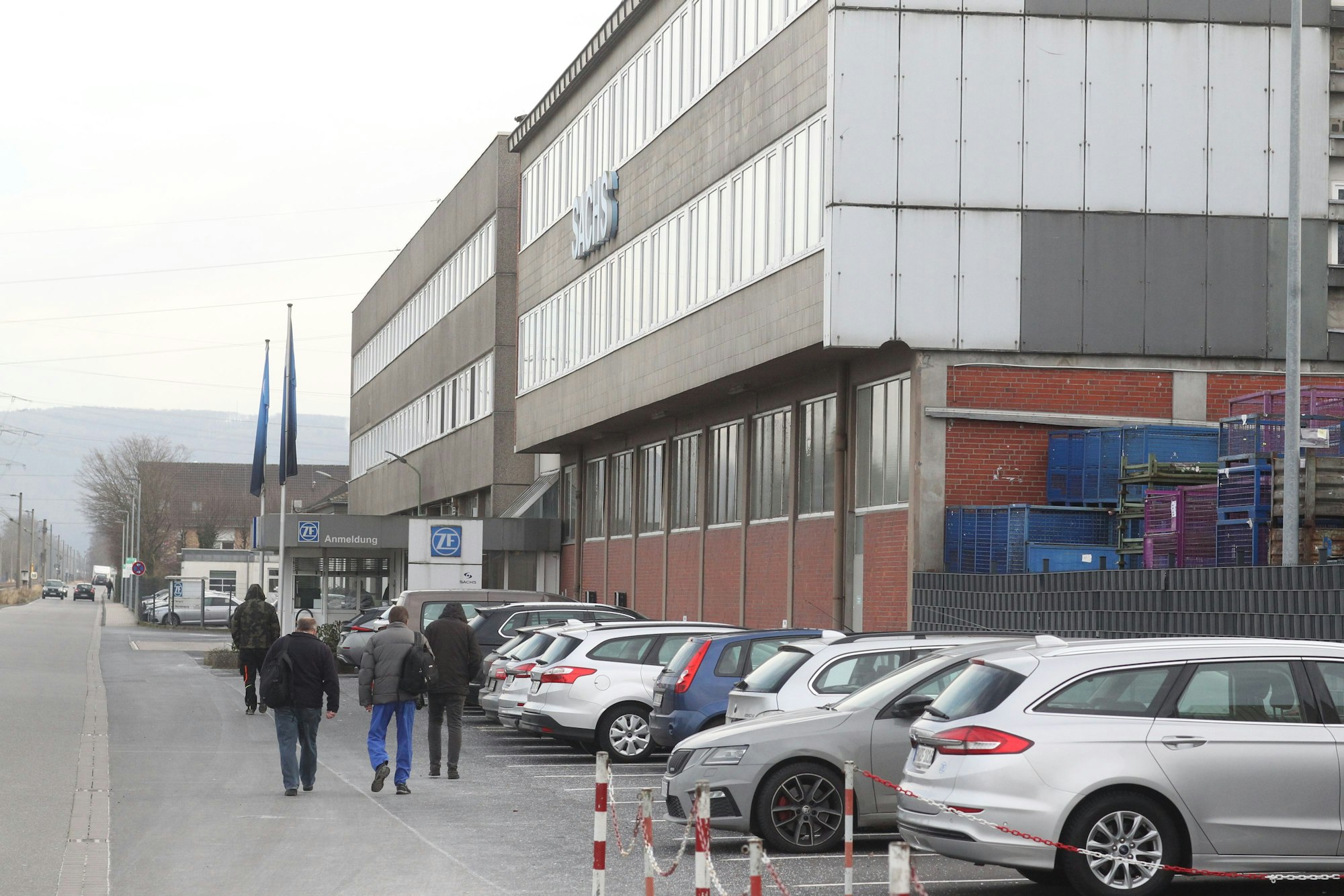 Der Kündigungsschutz für die Mitarbeitenden von ZF Friedrichshafen läuft Ende des Jahres aus, Ende 2027 will ZF das Werk schließen.