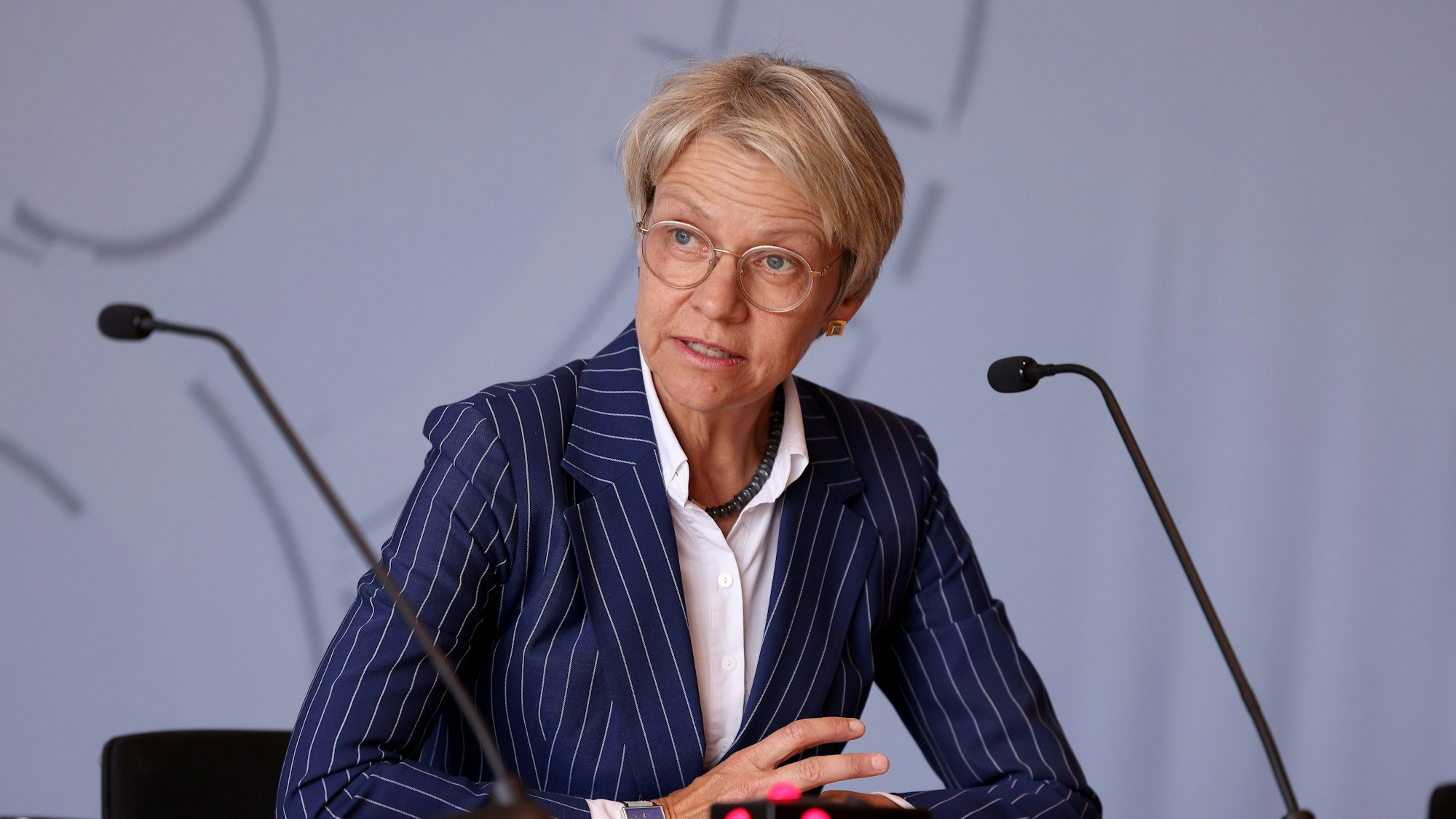 NRW-Schulministerin Dorothee Feller