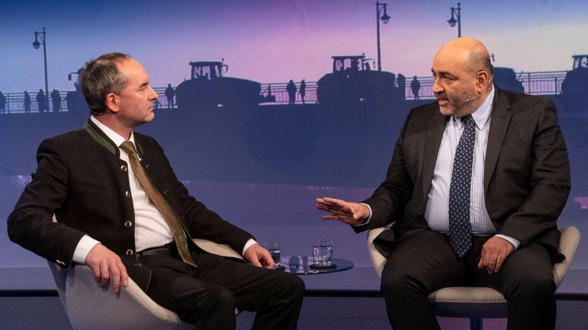 ARD/"maischberger" vom 09.01.2024
abgebildete Personen v.l.n.r. Hubert Aiwanger (Freie Wähler, bayerischer Wirtschaftsminister und stellvertretender Ministerpräsident), Omid Nouripour (B‘90/Grüne, Parteivorsitzender)