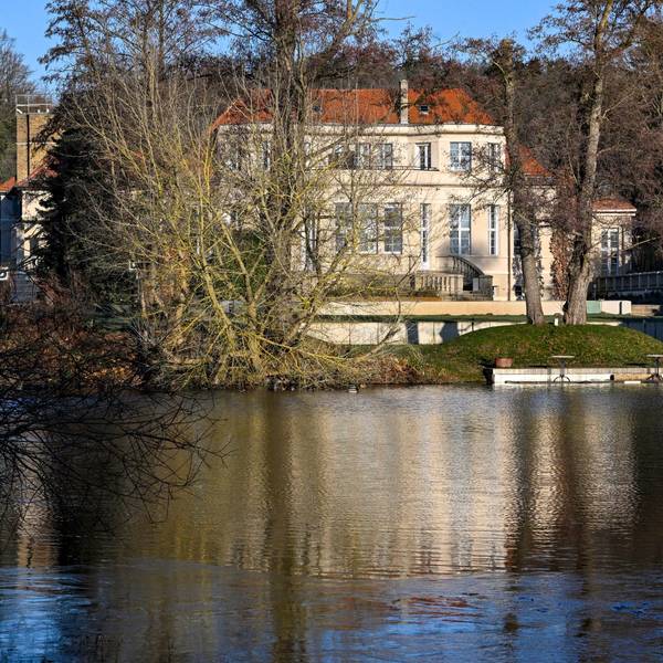 Blick auf ein Gästehaus in Potsdam, in dem AfD-Politiker nach einem Bericht des Medienhauses Correctiv im November an einem Treffen teilgenommen haben sollen.