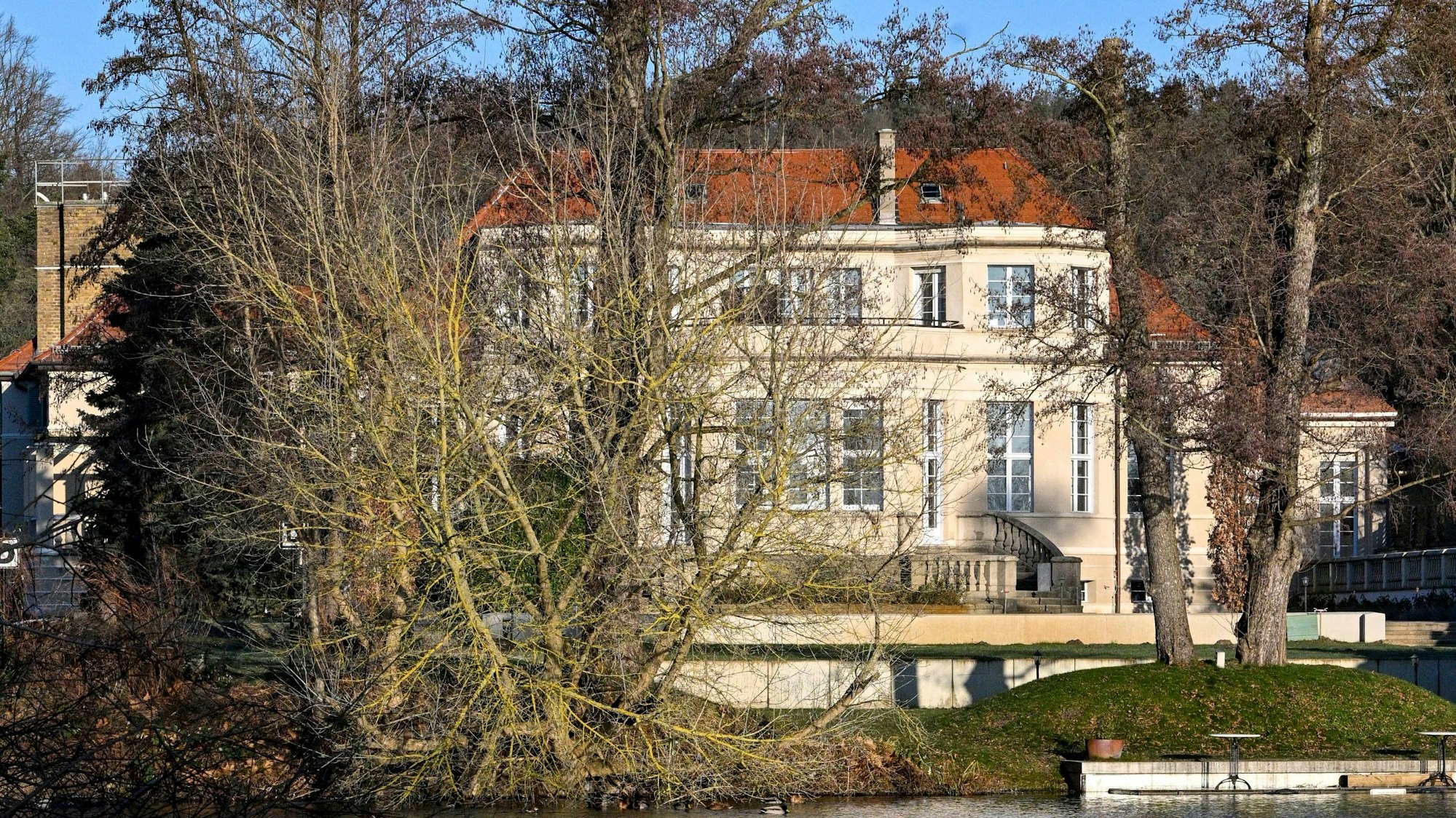 Blick auf ein Gästehaus in Potsdam, in dem AfD-Politiker nach einem Bericht des Medienhauses Correctiv im November an einem Treffen teilgenommen haben sollen.