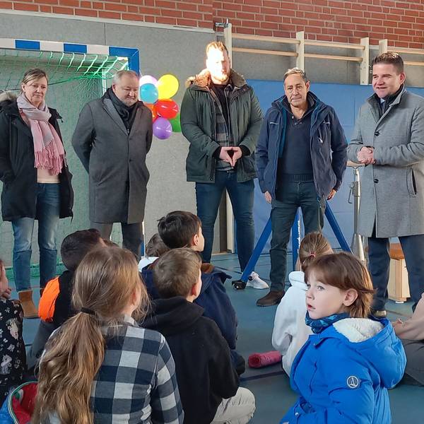 Die Große Halle an der Schützenstraße in Meckenheim ist wieder in Betrieb. V.l. Silke Brämm, Julia Gahl, Martin Leupold, Moritz Bächtel, Gilberto Diaz, Holger Jung