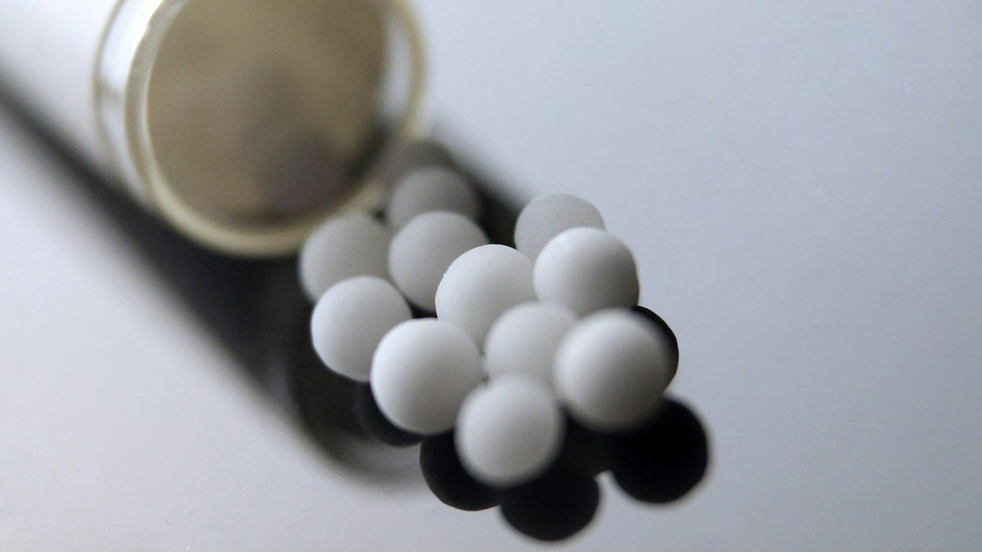 Umstrittene Kügelchen: Um die Wirkung von homöopathischen Globuli wird nach wie vor gestritten.