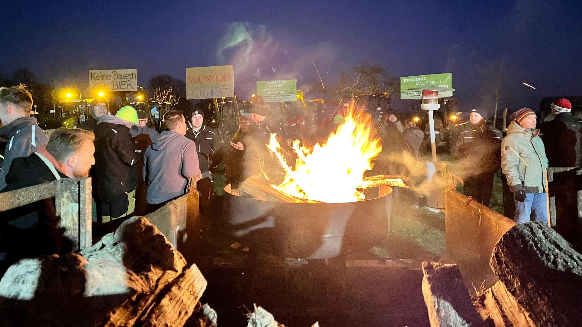 Das Mahnfeuer der Burscheider Landwirte am 11. Januar 2024